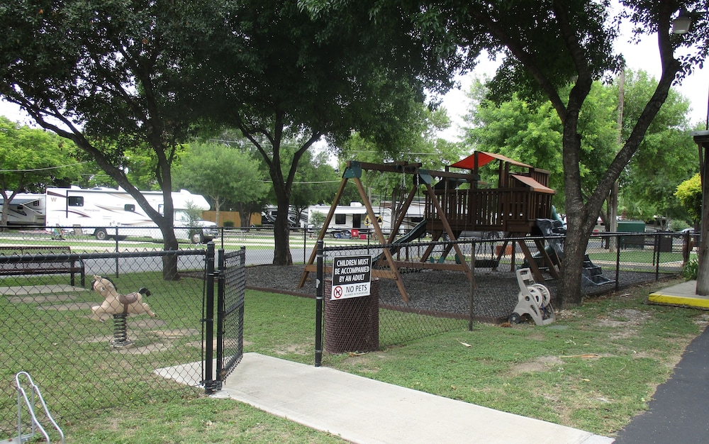 Travelers World RV Resort