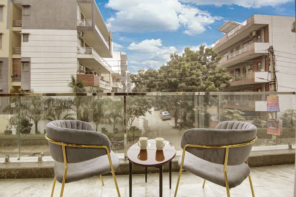 Lime Wood Stay Near Huda City Centre view 5