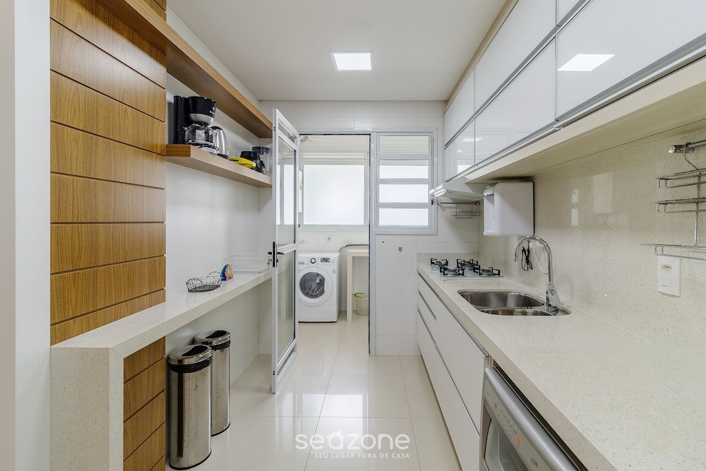 Apart in Cond. w/ Access to Beach and Pool Ave0232