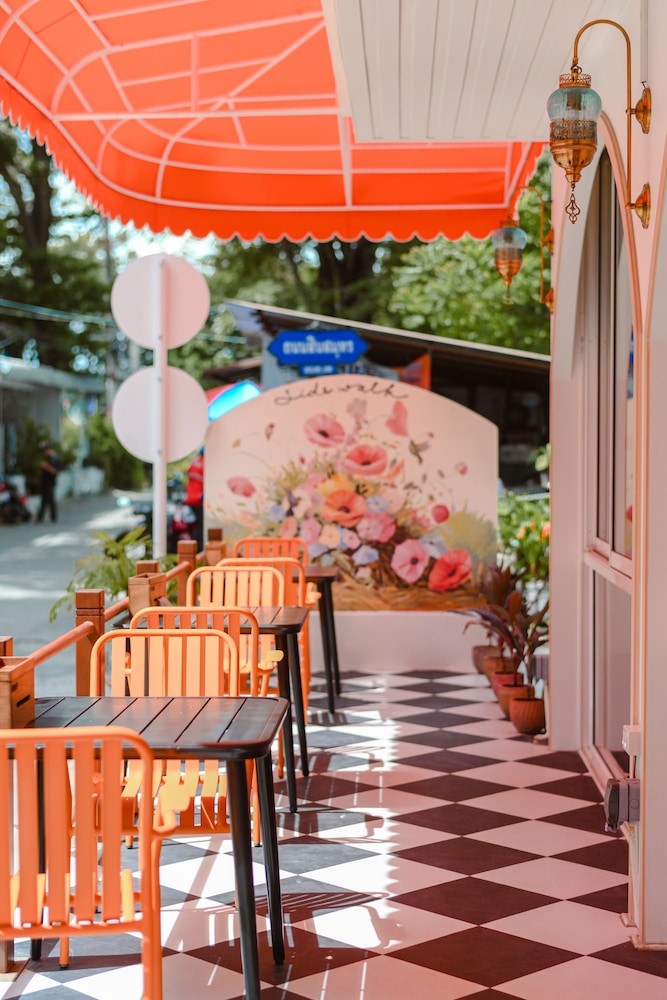 Side Walk Boutique Hotel