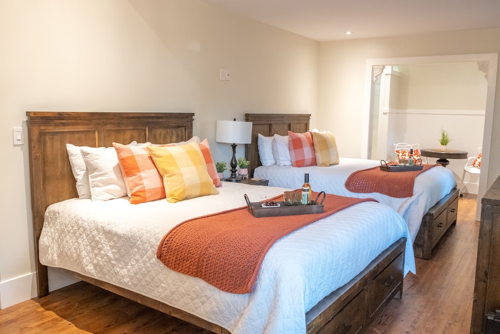 Kelowna Bed & Breakfast (CHATHAM HOUSE)
