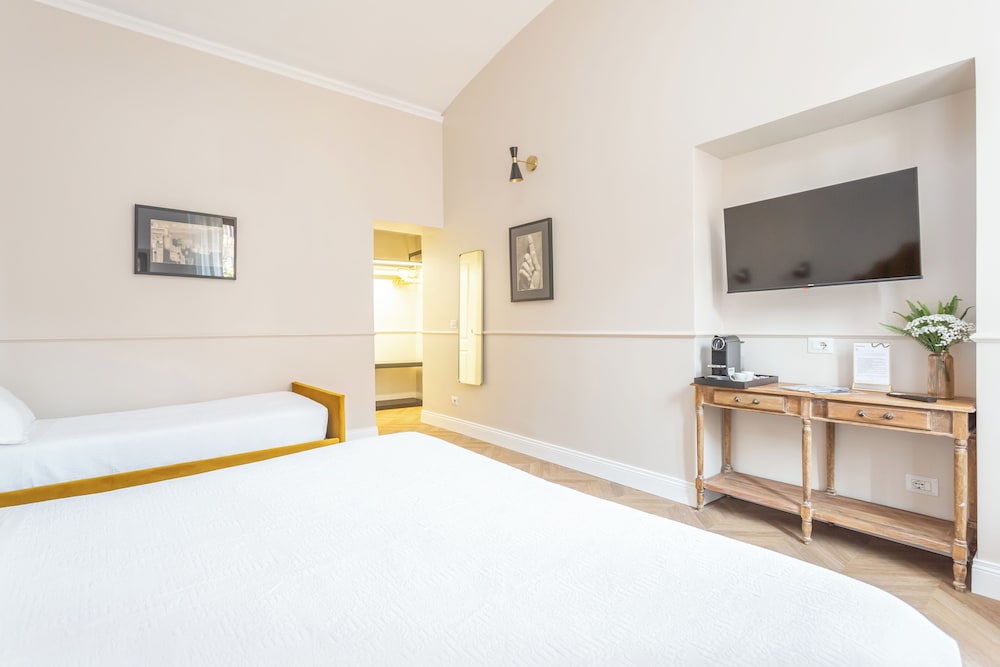 Daplace - La Mongolfiera Rooms in Navona