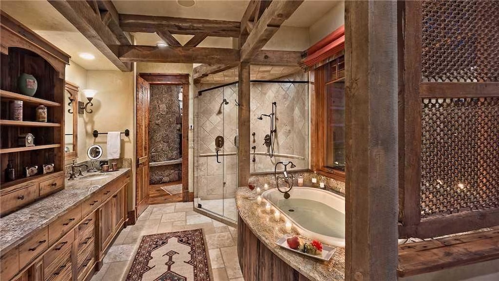 Gold Mine Lodge 6 BedroomHoliday home By Moving Mountains