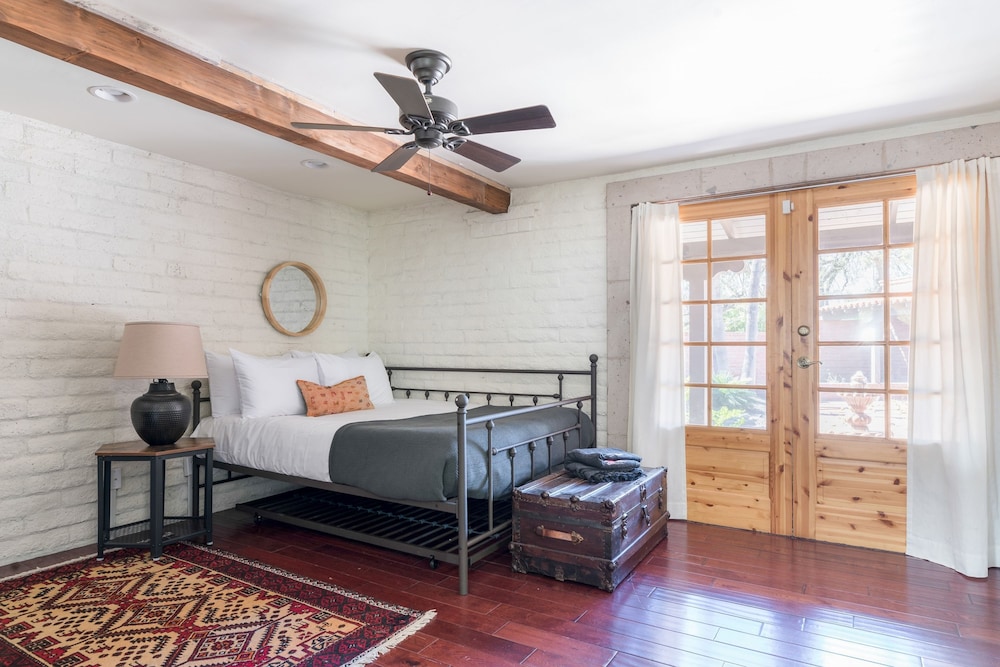 La Casona by Avantstay Gorgeous Spanish Style Oasis w Historic Charm Pool