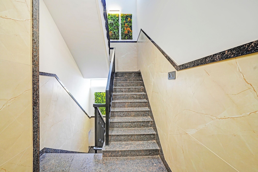 Fabhotel Metro Grand