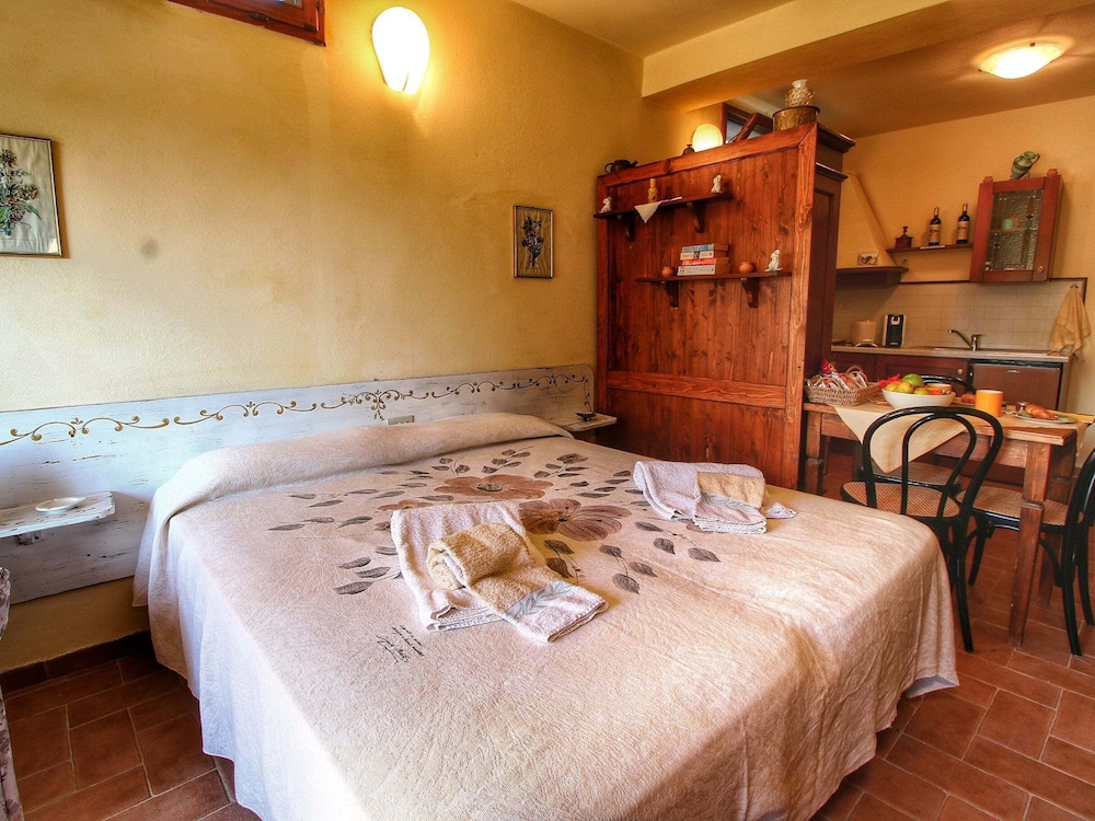 Chianti Hillside Farmhouse view 4