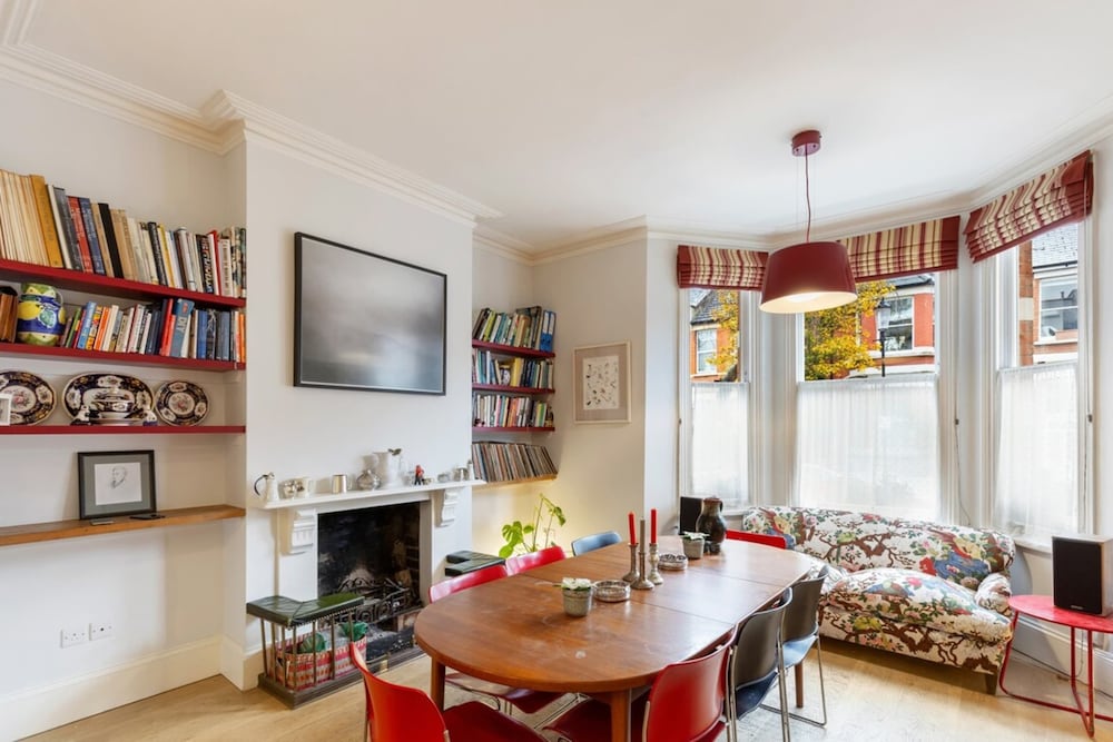 Lovely 4 Bedroom House near Portobello
