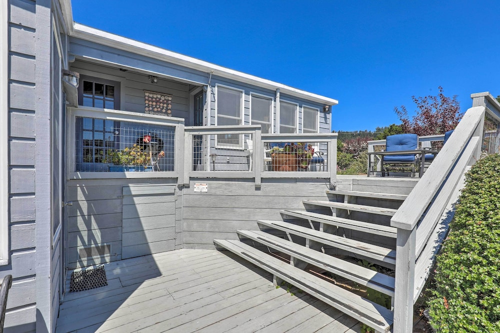Oceanfront Irish Beach 'sea Haven' Home w/ Hot Tub