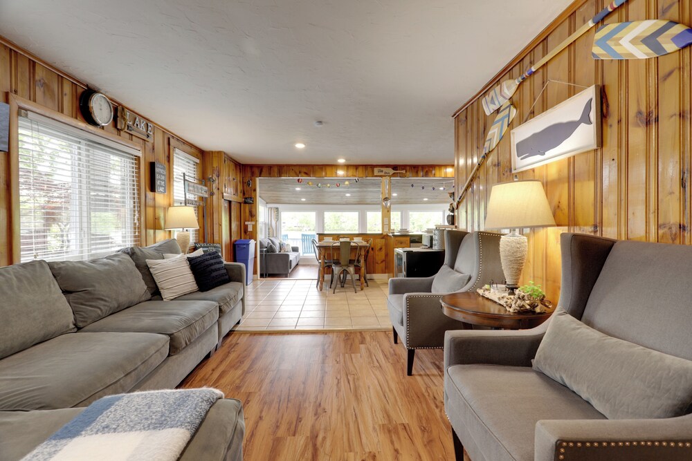 Football Fans Lake Retreat - 5 Mins to Gillette!