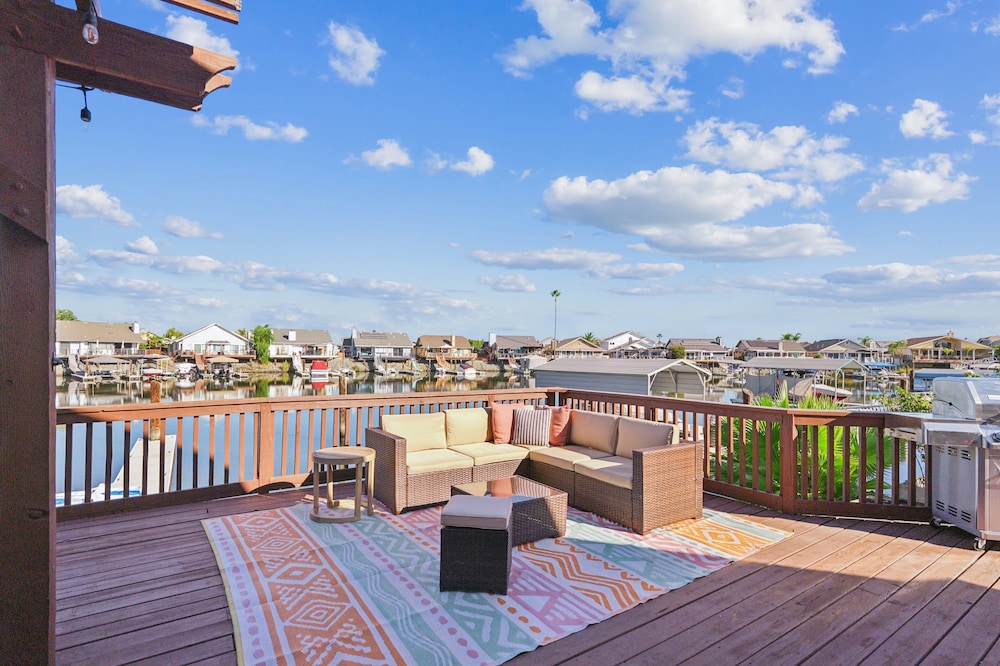 Waterfront Escape With Private Dock 3 Bedroom Home
