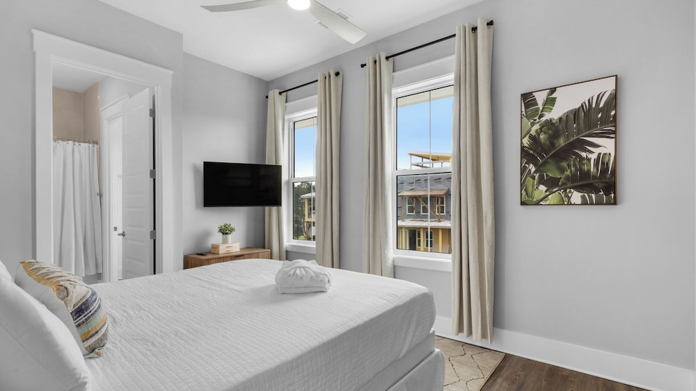Inlet Beach Retreat With Rooftop Views, 4 Bikes + Free Attraction Tickets!