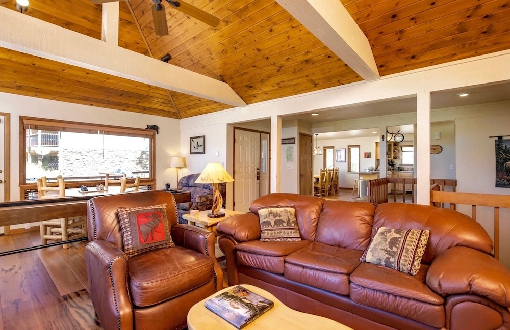 Tranquil Luxury Vacation At Windcliff 3 Bedroom Home by RedAwning view 4