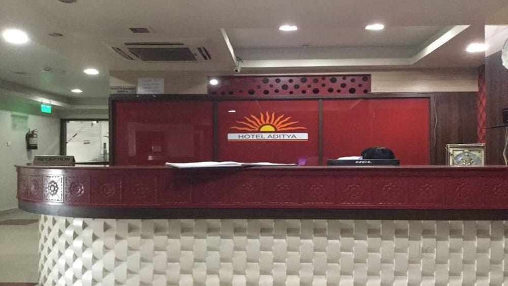Lobby & Reception