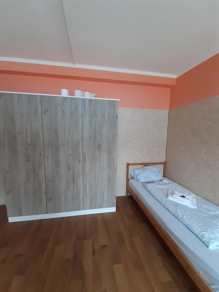 2-Rent Group Hostel Rooms&Apartments TUB19A