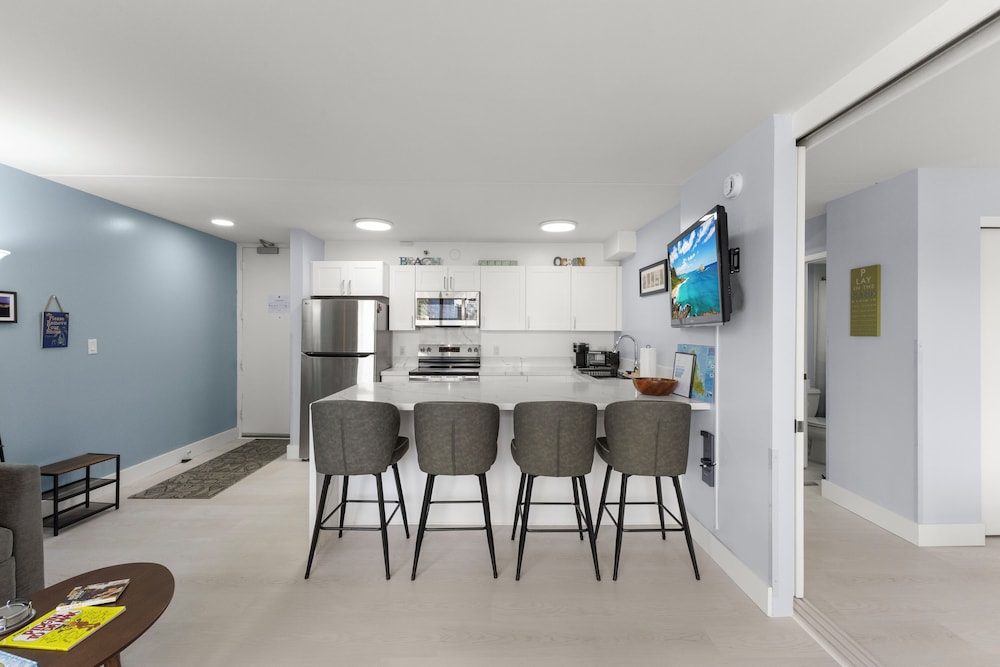 Waikiki Banyan 1BR