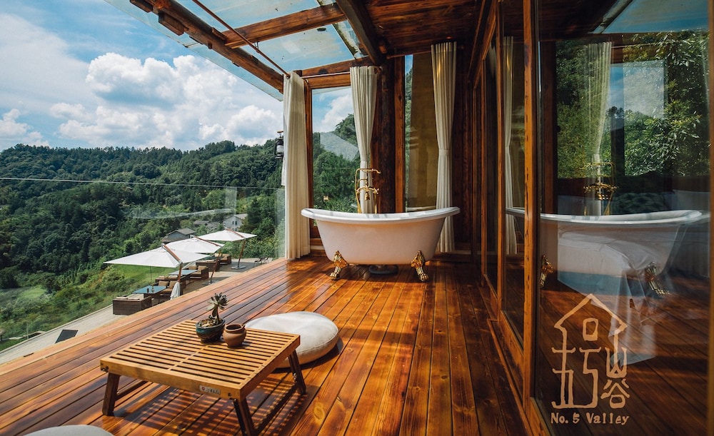 No.5 Valley Lodge