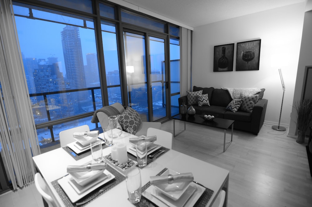 Toronto Escape - The Ruby Pink Suite - Image 2