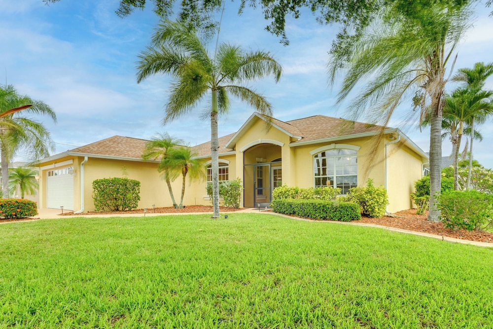 6 Mi to Coast: Cape Coral Family Home
