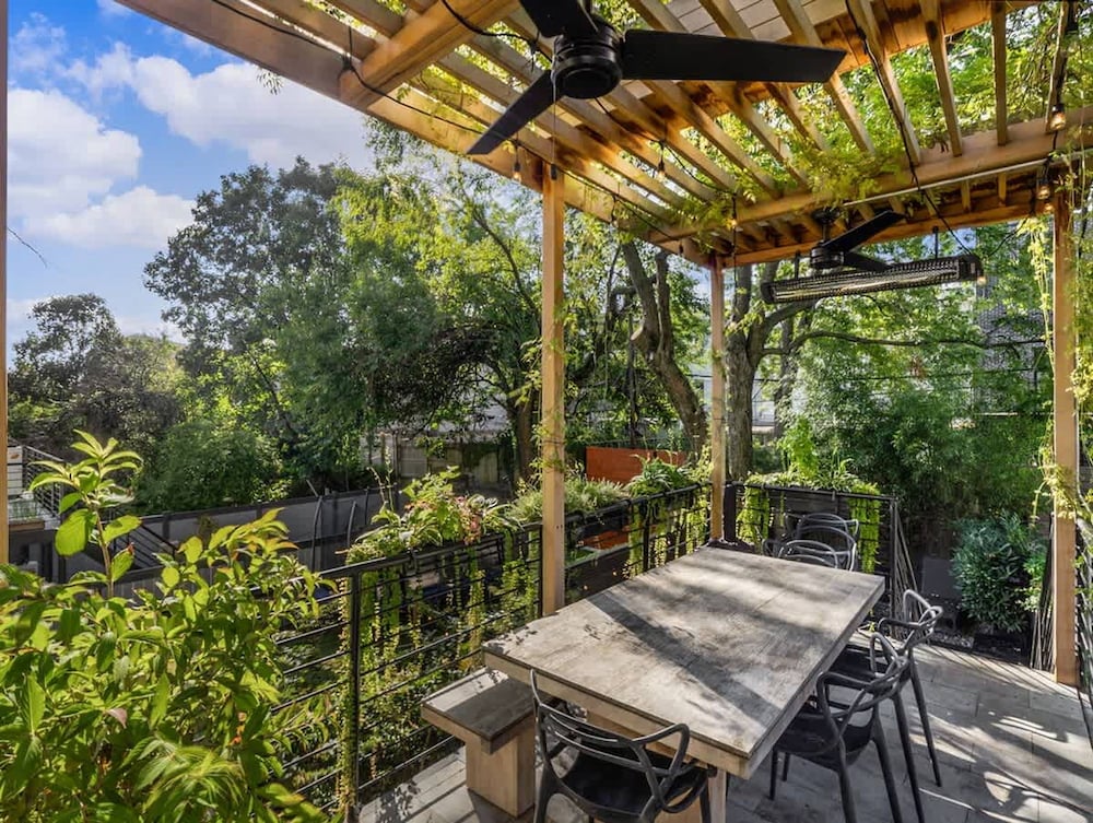 Pacific by Rove Travel Duplex w Deck Backyard