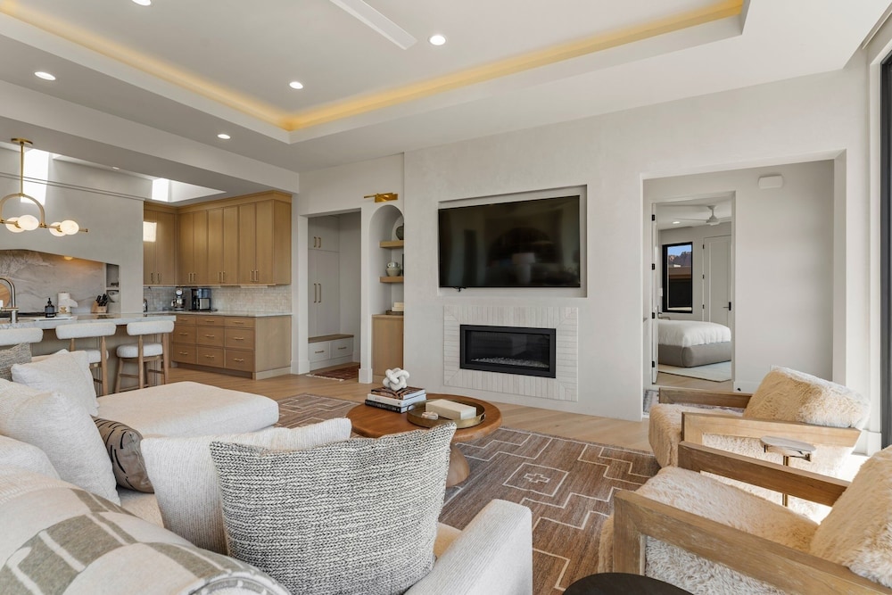 Black Desert Retreat 4 Bedroom Home