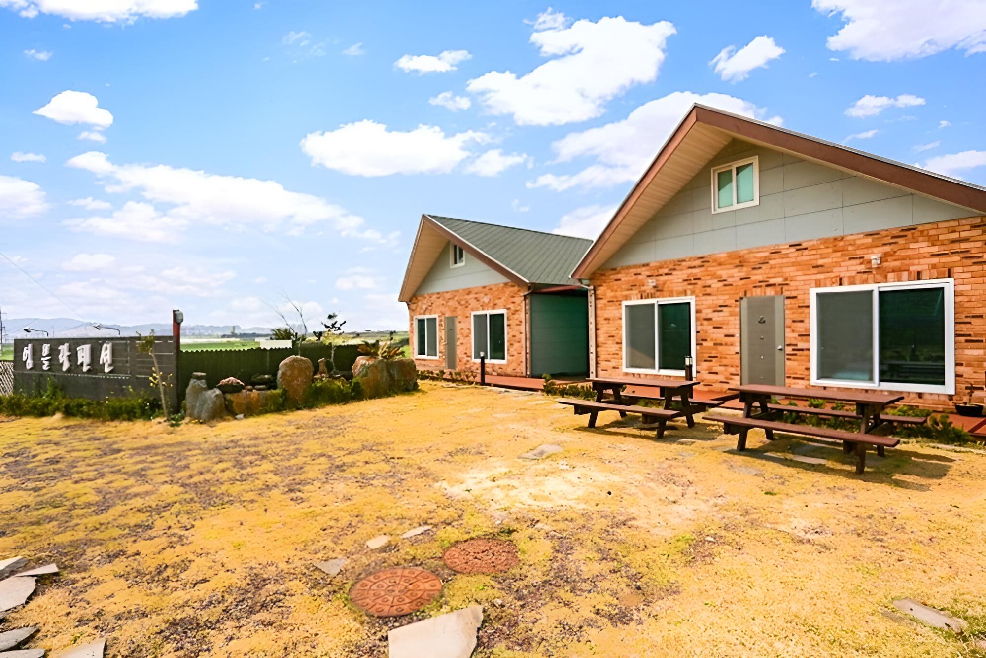 Seoguipo Umblanc Pension view 3