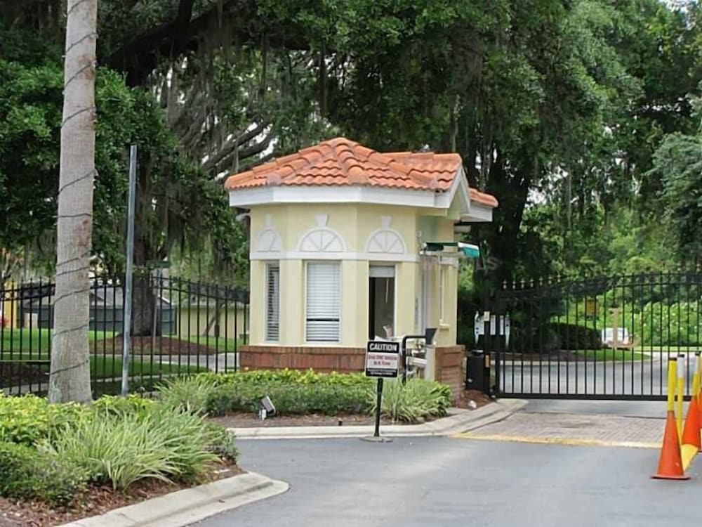 LKB4705AW 4 Bedroom villa in Lake Berkley 4 Home