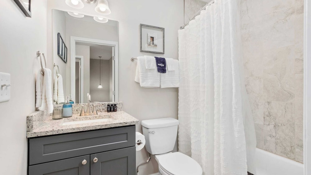 10 Townhomes, Sleeps 89 6 Mins to DT Asheville Sycamore Cove by Avantstay