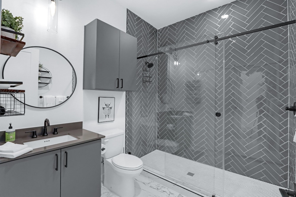 Relax in a Luxe Resort-style Condo