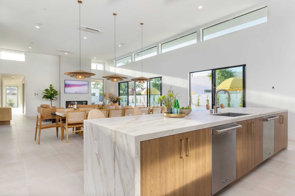 Sleeps 34 2 Villas, Pool, Pickleball + Bocce Polo Villas Elara by Avantstay