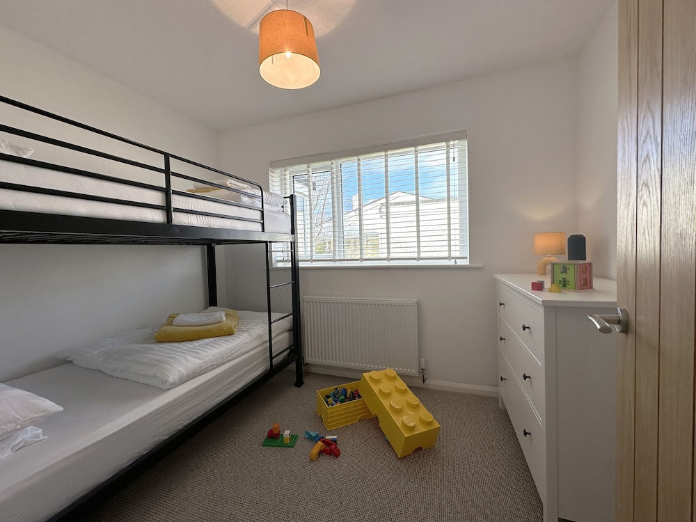 3-bed House in Llanfaelog, Near Rhosneigr view 3