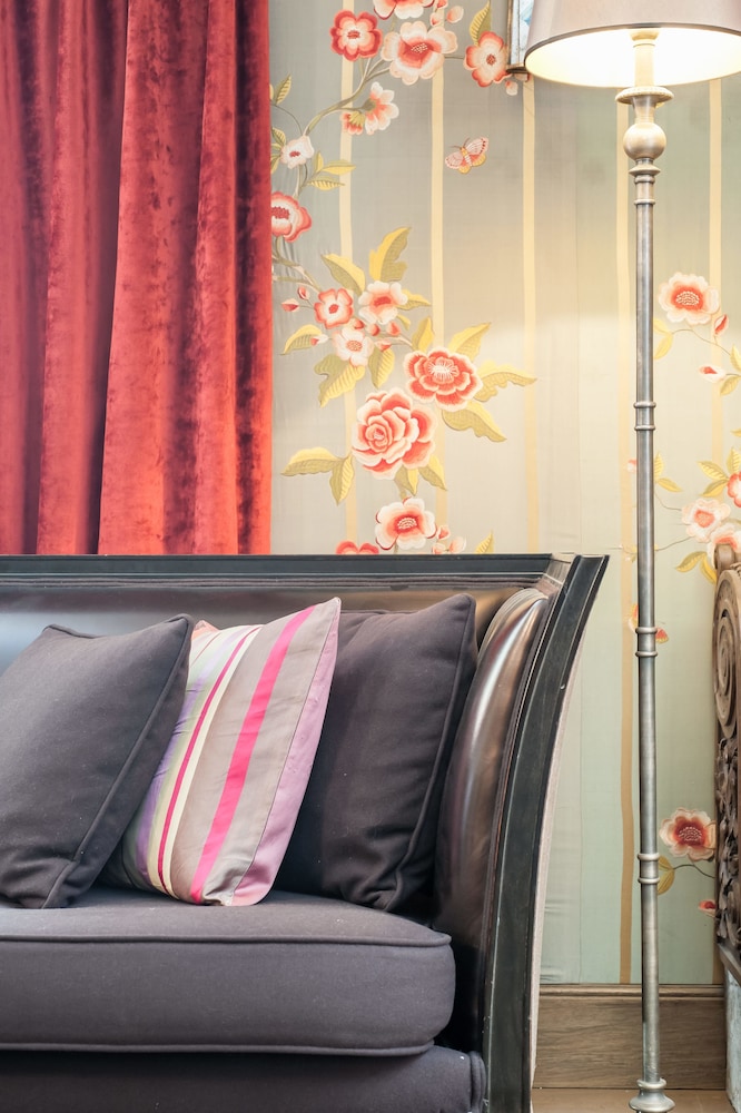 Hôtel Chateaubriand Champs Elysées 3