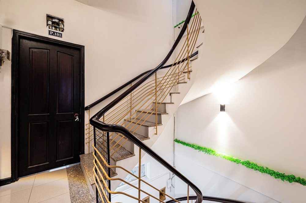 Saigon Central Group Stay