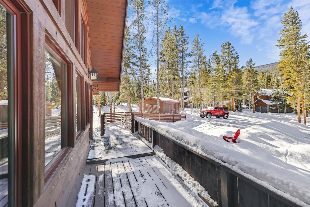 Chalet Blue 2 Bedroom Home by RedAwning view 4