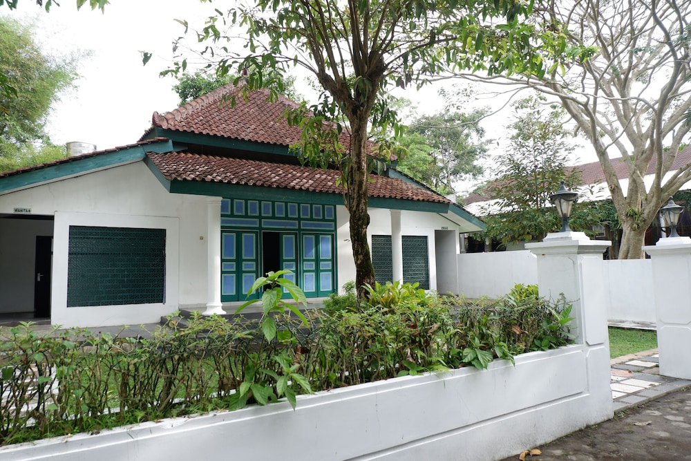 Omah Kebon Guest House