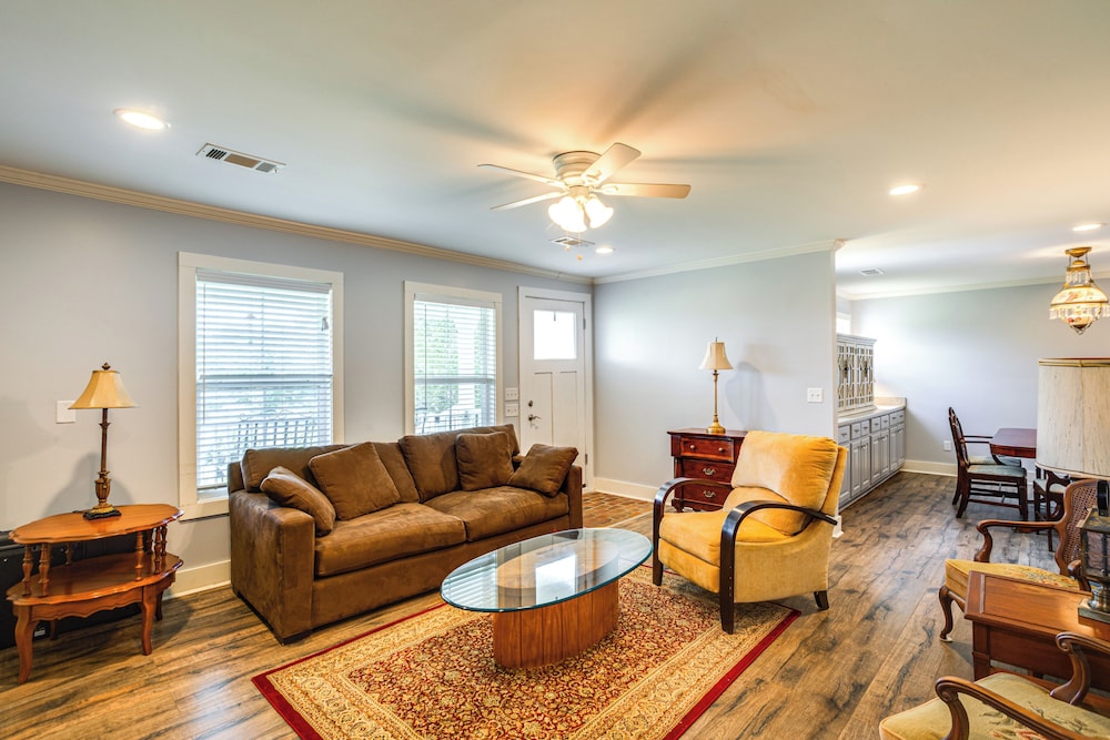 7 Mi to Ole Miss: Quiet Rural Retreat w/ Yard!