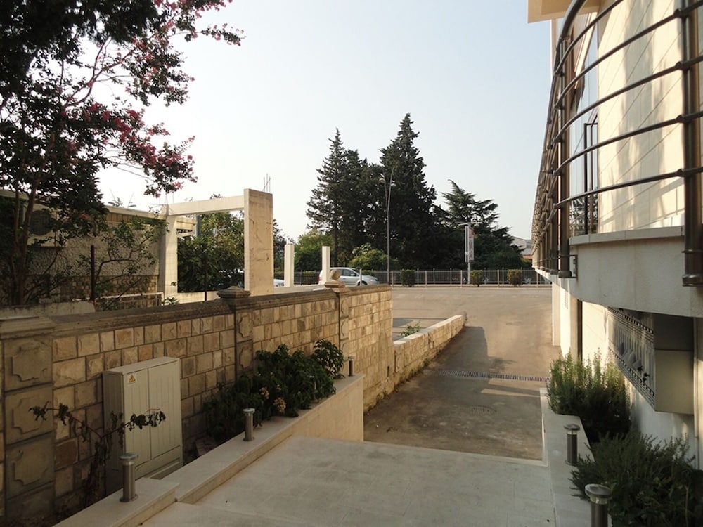 One Bedroom Smart 28 view 2