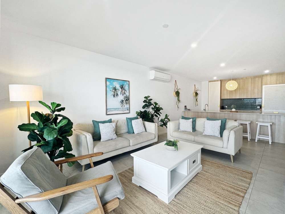 Deluxe 3-bed Unit With Views
