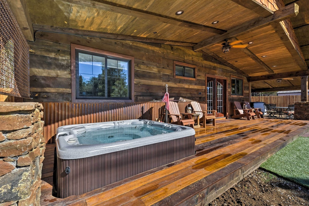 Home w/ Jacuzzi: 10 Mi to NAU & Flagstaff! view 3