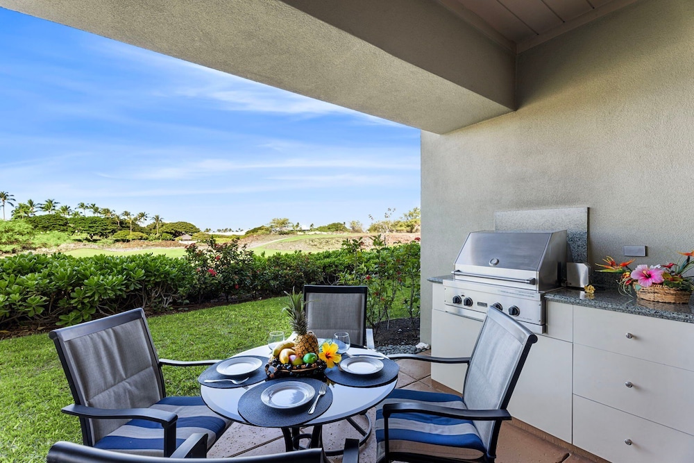 Walk to Restaurants/shopping - Excellent Golf Course Views - Private Beach Access - Vrkcv