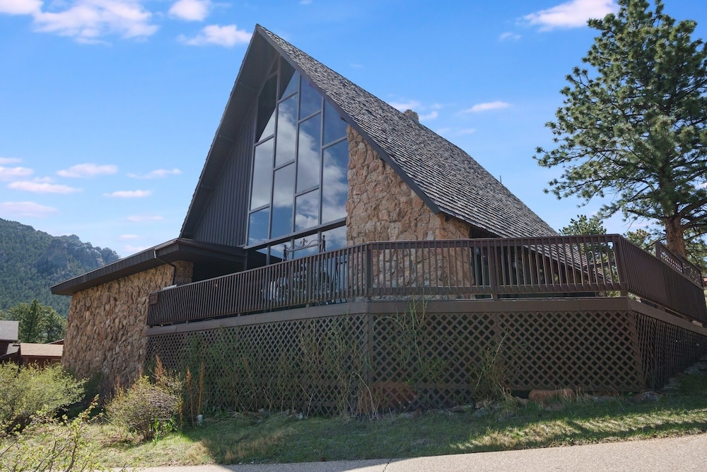 Hotel Sky View In The Rockies -- Ev #3473 3 Bedroom Home by RedAwning - Image 1