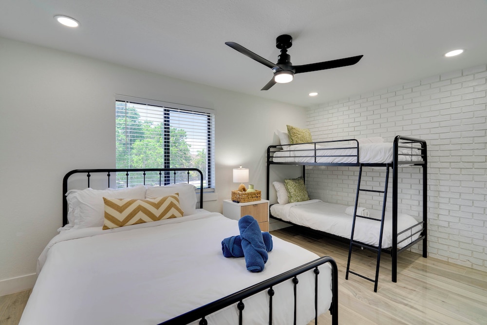 7 Mi Fort Myers Beach: Luxe 'mai Tai Villa'