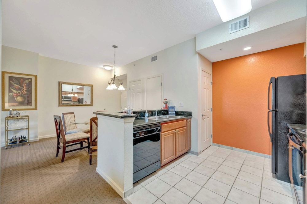 2BR Fireworks View With Pool Spa 5 Minutes to Disney