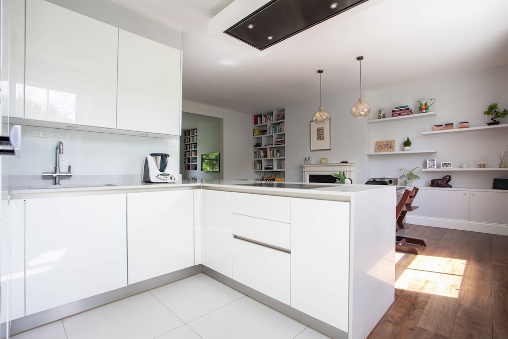 Bassett Road XII by Onefinestay