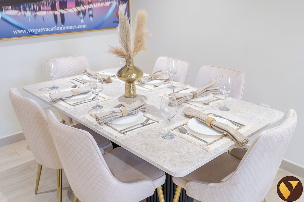Elegant 2BR Canal View Near Dubai Mall