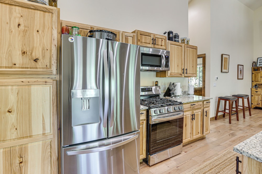 Private Hot Tub & Mountain Views: Duplex in Salida