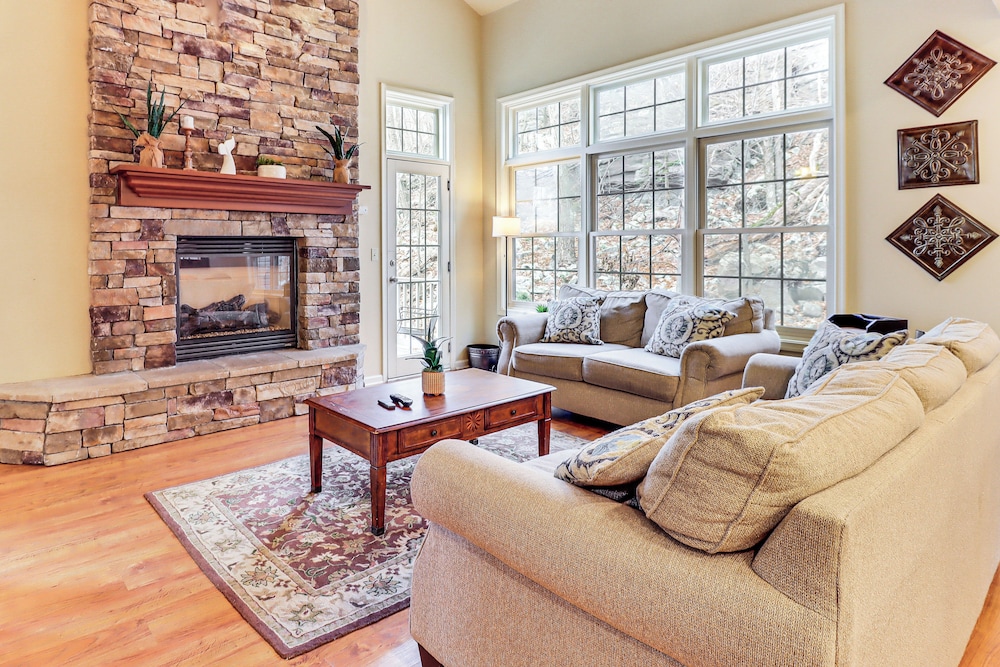 Boulder Lake Access: Townhome w/ Deck!