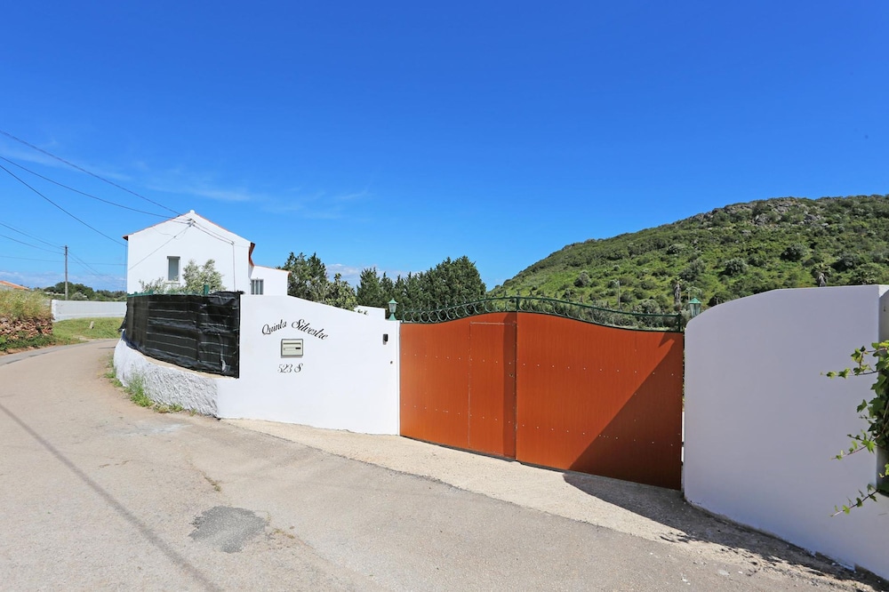 S 02 - 2 Bed Apartment in Quinta Silvestre