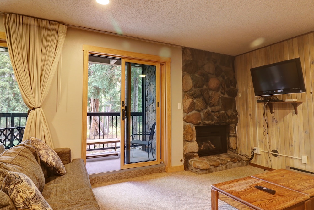 CM116S and 117H Copper Mtn Inn by RedAwning