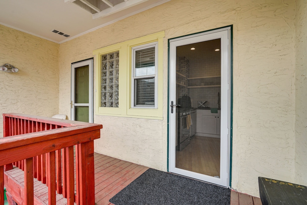 Bright Minneapolis Apartment - 1 Mi to Downtown!