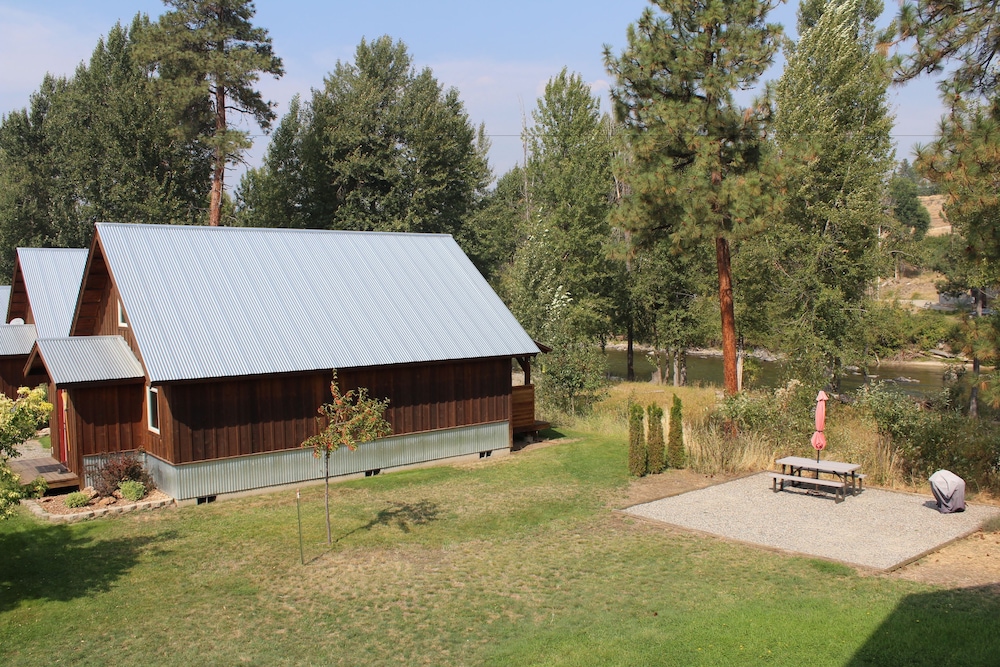 Methow River Lodge & Cabins
